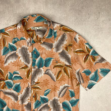 Charger l'image dans la galerie, chemise-hawaienne-vintage-a-fleurs-multicolore-homme