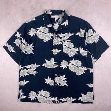 Charger l'image dans la galerie, chemise-hawaienne-vintage-a-fleurs-noire-et-blanche