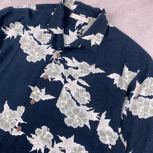 Charger l'image dans la galerie, chemise-hawaienne-vintage-a-fleurs-noire-et-blanche