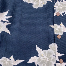 Charger l'image dans la galerie, chemise-hawaienne-vintage-a-fleurs-noire-et-blanche