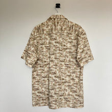 Charger l'image dans la galerie, chemise-hawaienne-vintage-homme-a-fleurs-et-a-motifs
