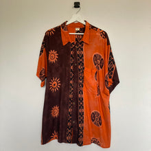 Charger l'image dans la galerie, chemise-hawaienne-vintage-homme-a-fleurs-et-a-motifs-orange