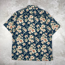Charger l'image dans la galerie, chemise-hawaienne-vintage-homme-a-fleurs-made-in-hawaii