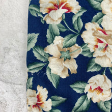 Charger l'image dans la galerie, chemise-hawaienne-vintage-homme-a-fleurs-made-in-hawaii