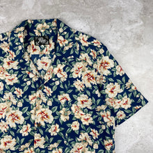 Charger l'image dans la galerie, chemise-hawaienne-vintage-homme-a-fleurs-made-in-hawaii