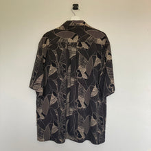 Charger l'image dans la galerie, chemise-hawaienne-vintage-homme-a-fleurs-noire