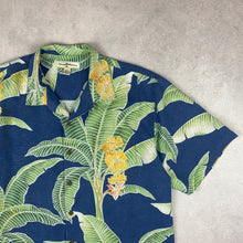 Charger l'image dans la galerie, chemisette-a-fleurs-tommy-bahama-en-soie-bleue
