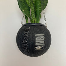 Charger l'image dans la galerie, deco-basket-nba-ballon-de-basketball-planter-wilson-pot-de-fleurs-plante