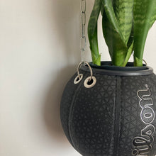 Charger l'image dans la galerie, deco-basket-nba-ballon-de-basketball-planter-wilson-pot-de-fleurs-plante