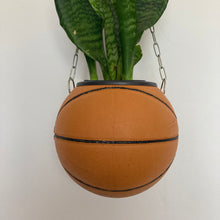 Charger l'image dans la galerie, deco-chambre-basket-nba-ballon-de-basketball-planter-molten-pot-de-fleurs-plante