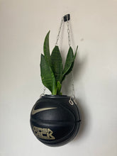 Charger l'image dans la galerie, deco-chambre-basket-nba-ballon-de-basketball-planter-nike-pot-de-fleurs-plante