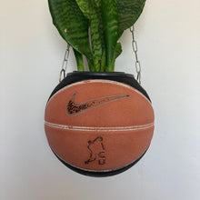 Charger l'image dans la galerie, deco-chambre-basket-nba-ballon-de-basketball-planter-nike-pot-de-fleurs-plante