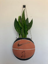 Charger l'image dans la galerie, deco-chambre-basket-nba-ballon-de-basketball-planter-nike-pot-de-fleurs-plante