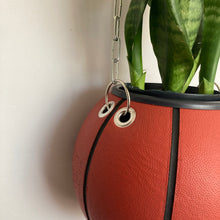 Charger l'image dans la galerie, deco-chambre-basket-nba-ballon-de-basketball-planter-pot-de-fleurs-plante-tarmak