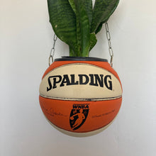 Charger l'image dans la galerie, deco-chambre-basket-nba-ballon-de-basketball-planter-pot-de-fleurs-wilson-vintage