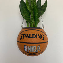 Charger l'image dans la galerie, deco-chambre-basket-nba-ballon-de-basketball-planter-spalding-pot-de-fleurs-plante