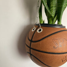 Charger l'image dans la galerie, deco-chambre-basket-nba-ballon-de-basketball-planter-spalding-vintage-pot-de-fleurs-plante