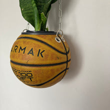Charger l'image dans la galerie, deco-chambre-basket-nba-ballon-de-basketball-planter-tarmak-pot-de-fleurs-plante