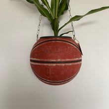 Charger l'image dans la galerie, deco-de-basket-decoration-nba-basketball-planter-ballon-de-basket-pot-de-fleurs-spalding-vintage