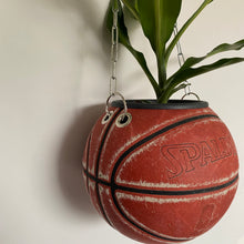 Charger l'image dans la galerie, deco-de-basket-decoration-nba-basketball-planter-ballon-de-basket-pot-de-fleurs-spalding-vintage