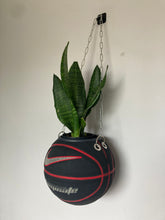 Charger l'image dans la galerie, decoration-basket-nba-sneakers-room-ballon-de-basketball-planter-pot-de-fleurs-nike