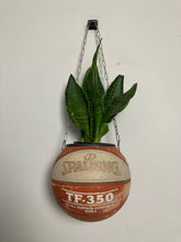 Charger l'image dans la galerie, decoration-basket-nba-vintage-ballon-de-basketball-planter-spalding-deco-pot-de-fleurs