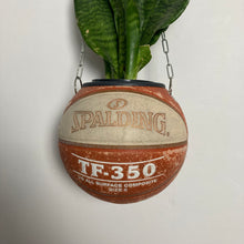 Charger l'image dans la galerie, decoration-basket-nba-vintage-ballon-de-basketball-planter-spalding-deco-pot-de-fleurs