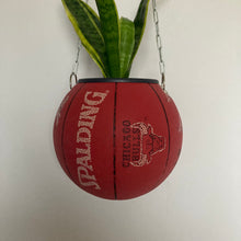 Charger l'image dans la galerie, ballon-de-basket-pot-de-fleurs-spalding-chicago-bulls-vintage