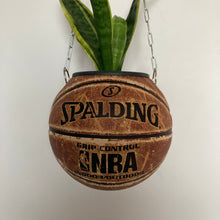 Charger l'image dans la galerie, ballon-de-basket-pot-de-fleurs-spalding-marron-vintage