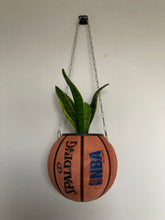 Charger l'image dans la galerie, ballon-de-basket-pot-de-fleurs-spalding-nba-classique