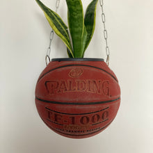Charger l'image dans la galerie, ballon-de-basket-pot-de-fleurs-spalding-rouge