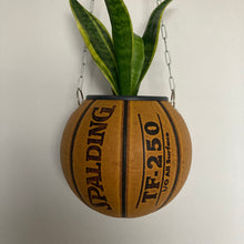 Charger l'image dans la galerie, ballon-de-basket-pot-de-fleurs-spalding-tf250