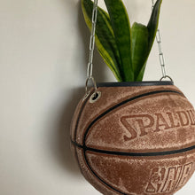 Charger l'image dans la galerie, ballon-de-basket-pot-de-fleurs-spalding-vintage-marron