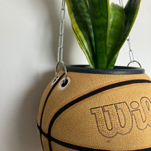 Charger l'image dans la galerie, ballon-de-basket-pot-de-fleurs-wilson-nba-vintage