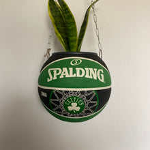 Charger l'image dans la galerie, decoration-basketball-boston-celtics-spalding-deco-nba-plante-ballon-pot-de-fleurs