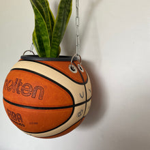 Charger l'image dans la galerie, decoration-basketball-deco-nba-plante-ballon-basket-pot-de-fleurs-molten