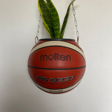 Charger l'image dans la galerie, decoration-basketball-deco-nba-plante-ballon-basket-pot-de-fleurs-molten-orange