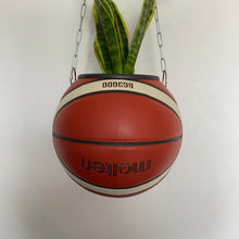 Charger l'image dans la galerie, decoration-basketball-deco-nba-plante-ballon-basket-pot-de-fleurs-molten-orange