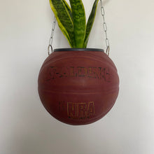 Charger l'image dans la galerie, decoration-basketball-deco-nba-plante-ballon-basket-spalding-pot-de-fleurs