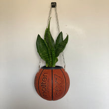 Charger l'image dans la galerie, decoration-de-basket-deco-nba-basketball-planter-ballon-de-basket-pot-de-fleurs-molten