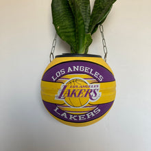 Charger l'image dans la galerie, decoration-de-basket-deco-nba-basketball-planter-ballon-de-basket-pot-de-fleurs-spalding-los-angeles-lakers