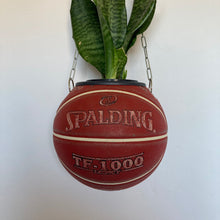 Charger l'image dans la galerie, decoration-de-basket-deco-nba-basketball-planter-ballon-de-basket-pot-de-fleurs-spalding-rouge