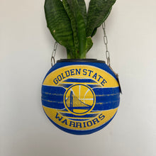 Charger l'image dans la galerie, decoration-de-basket-deco-nba-basketball-planter-ballon-de-basket-pot-de-fleurs-spalding-warriors