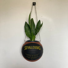 Charger l'image dans la galerie, decoration-de-basket-deco-nba-basketball-planter-ballon-de-basket-spalding-pot-de-fleurs