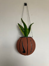 Charger l'image dans la galerie, ballon-de-basket-pot-de-fleurs-nike-marron
