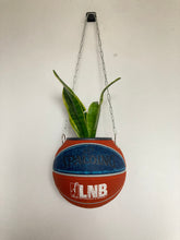 Charger l'image dans la galerie, decoration-de-basketball-ballon-de-basket-pot-de-fleurs-spalding-bleu-et-rouge