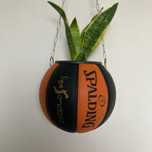 Charger l'image dans la galerie, decoration-de-basketball-ballon-de-basket-pot-de-fleurs-spalding-noir-et-orange
