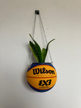 Charger l'image dans la galerie, decoration-de-basketball-ballon-de-basket-pot-de-fleurs-wilson-3x3
