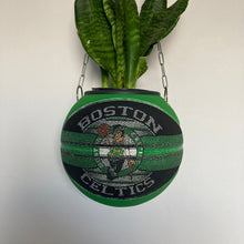 Charger l'image dans la galerie, decoration-de-basketball-planter-ballon-de-basket-celtics-spalding-nba