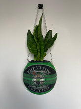 Charger l'image dans la galerie, decoration-de-basketball-planter-ballon-de-basket-celtics-spalding-nba